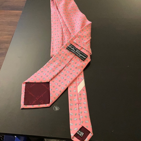 ferragamo cat tie